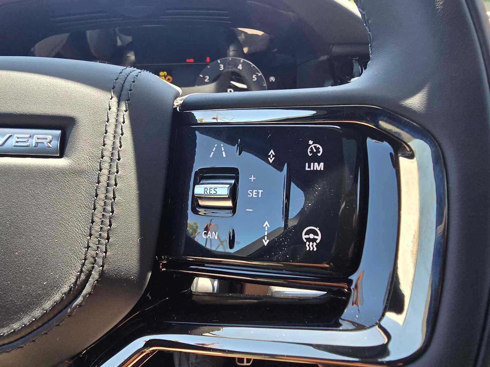 Certified 2026 Land Rover Range Rover Velar Dynamic SE image 32