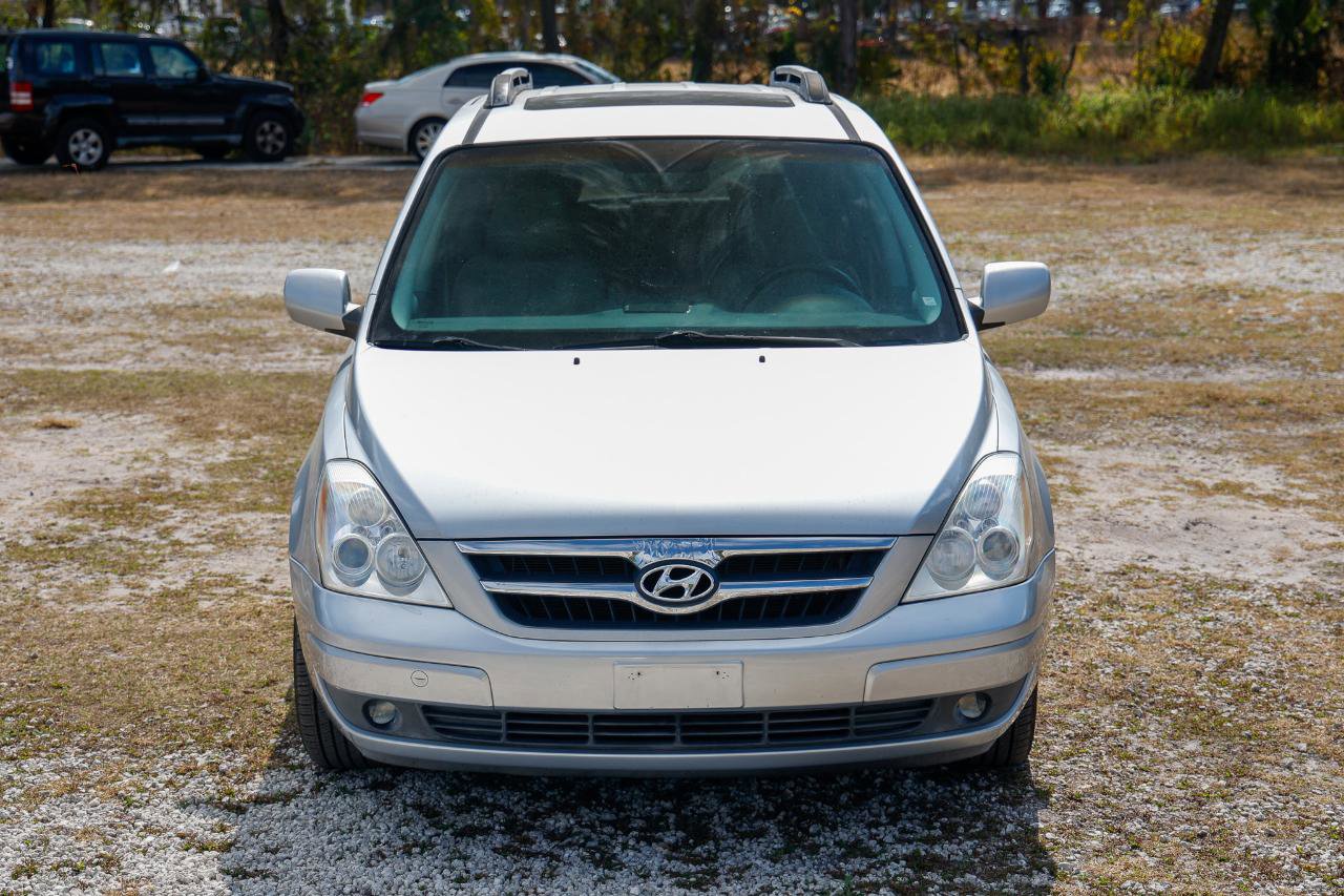 Used 2007 Hyundai Entourage Limited image 19
