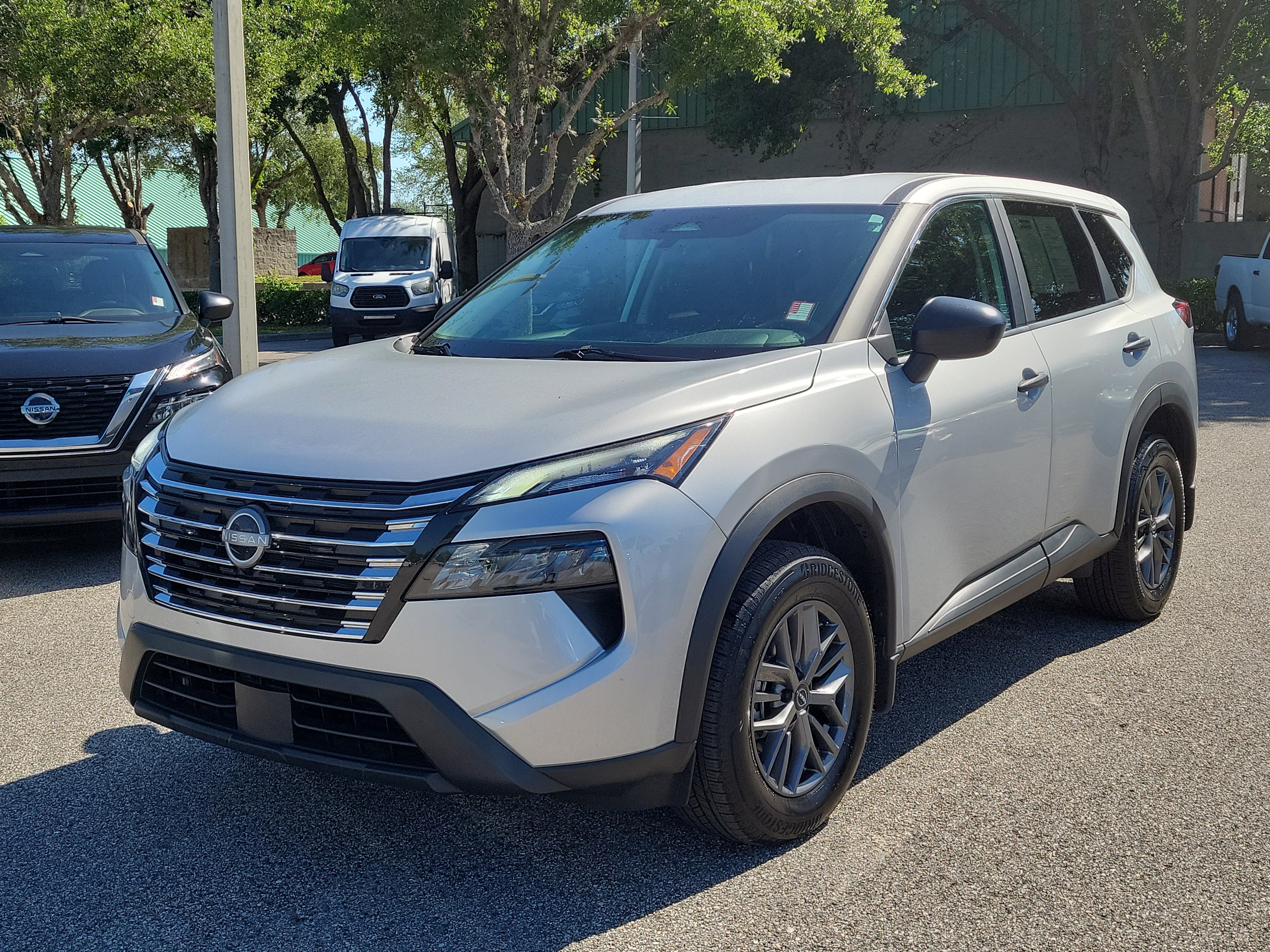Certified 2025 Nissan Rogue S FWD image 3
