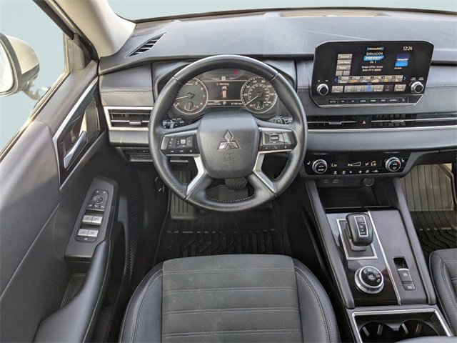 Used 2023 Mitsubishi Outlander SE image 15