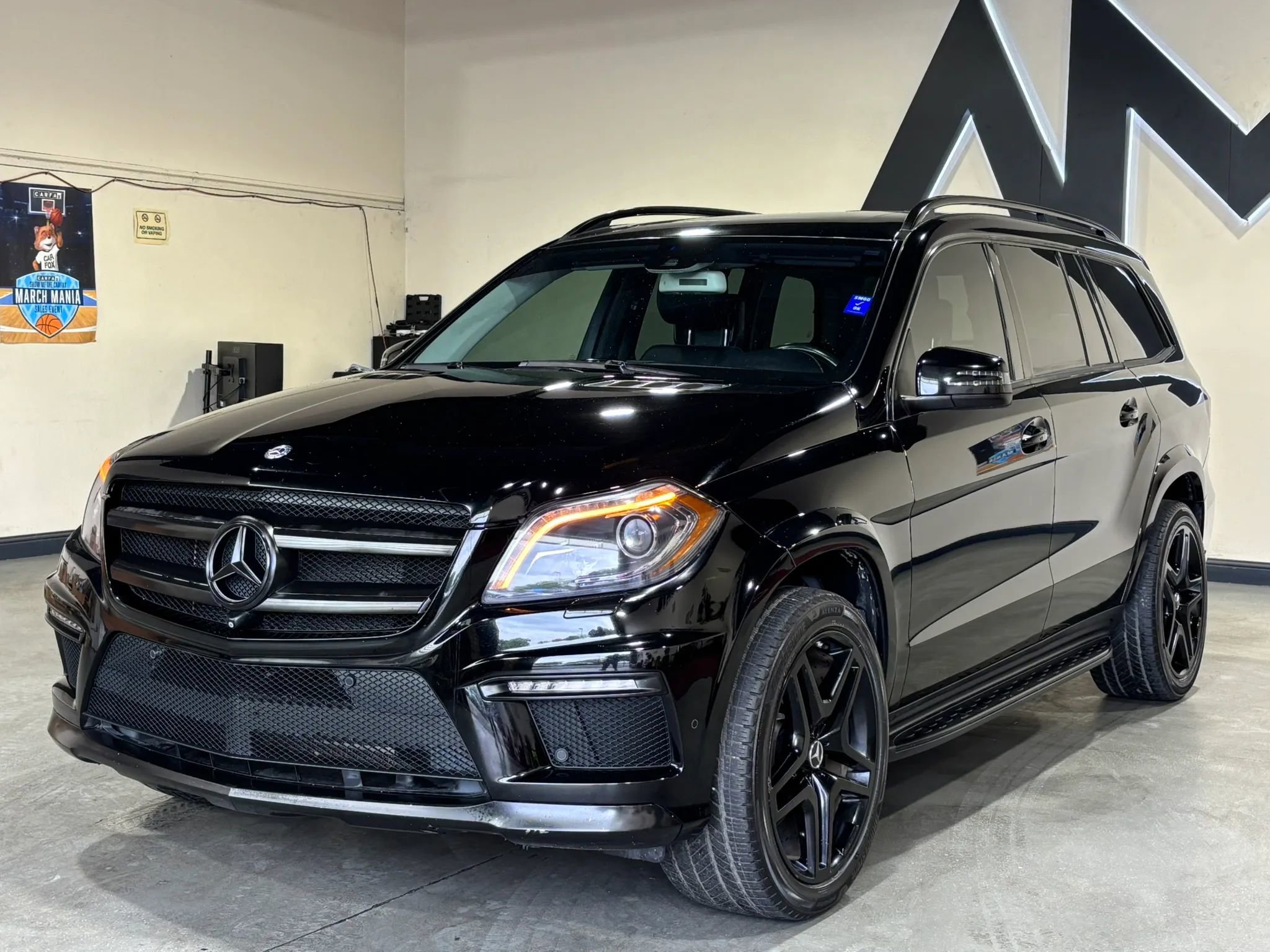 Used 2015 Mercedes-Benz GL 550 4MATIC image 1