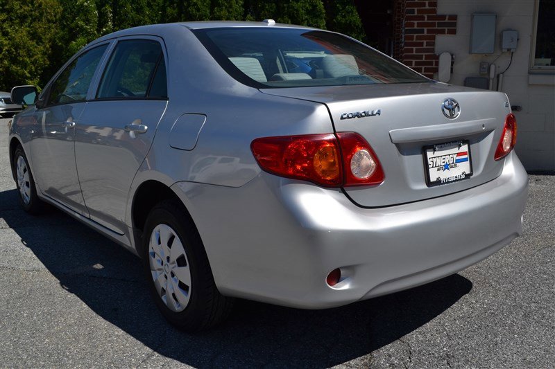 Used 2010 Toyota Corolla LE image 3
