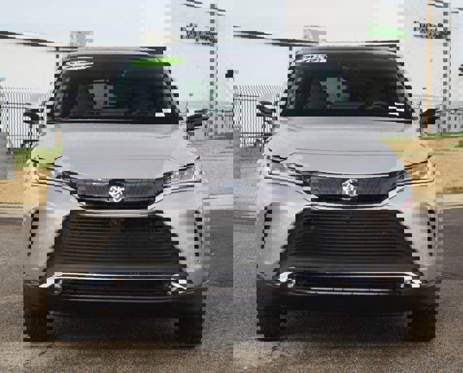 Used 2023 Toyota Venza Limited image 14