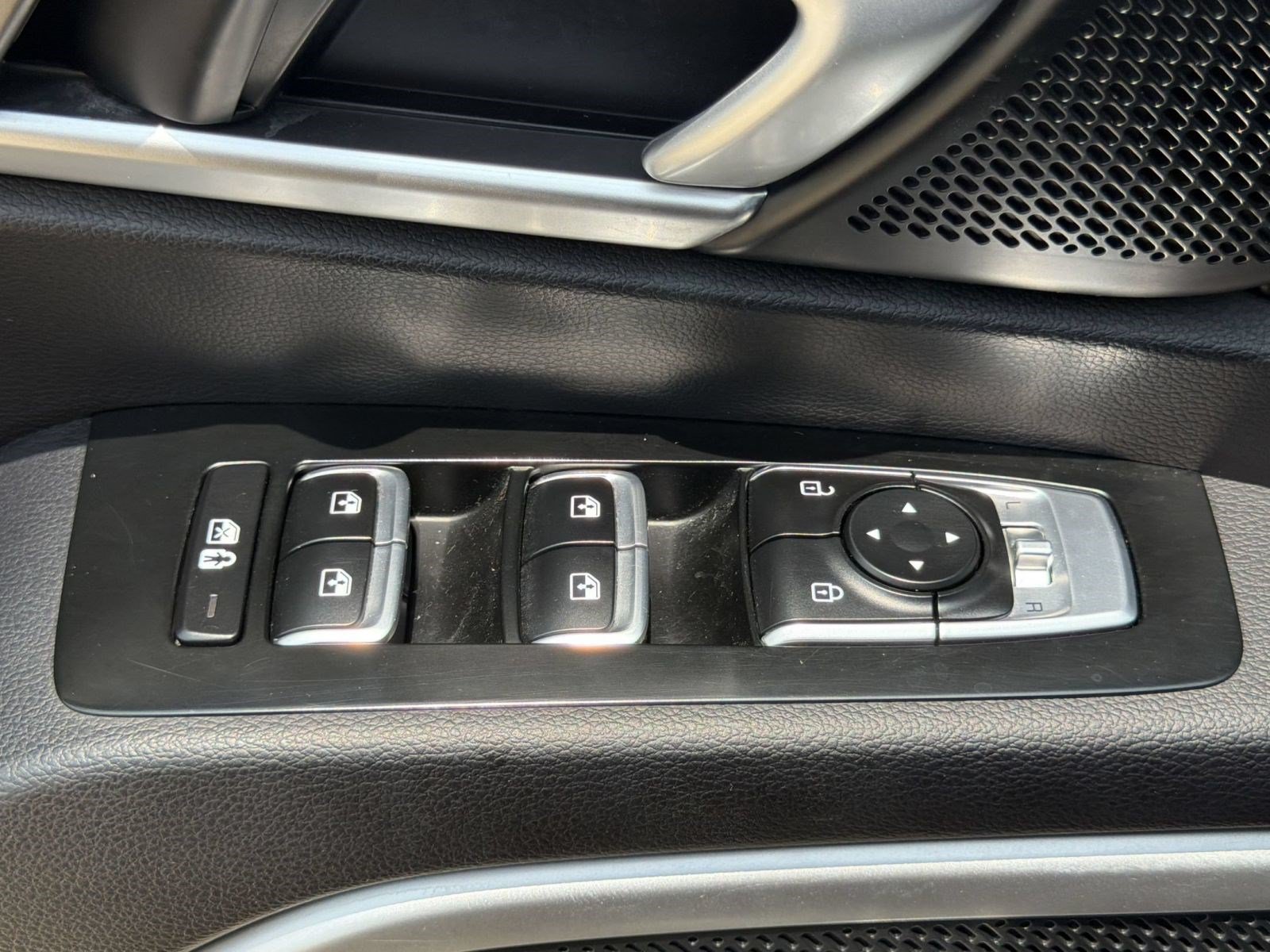 Used 2020 Kia Telluride LX FWD image 14