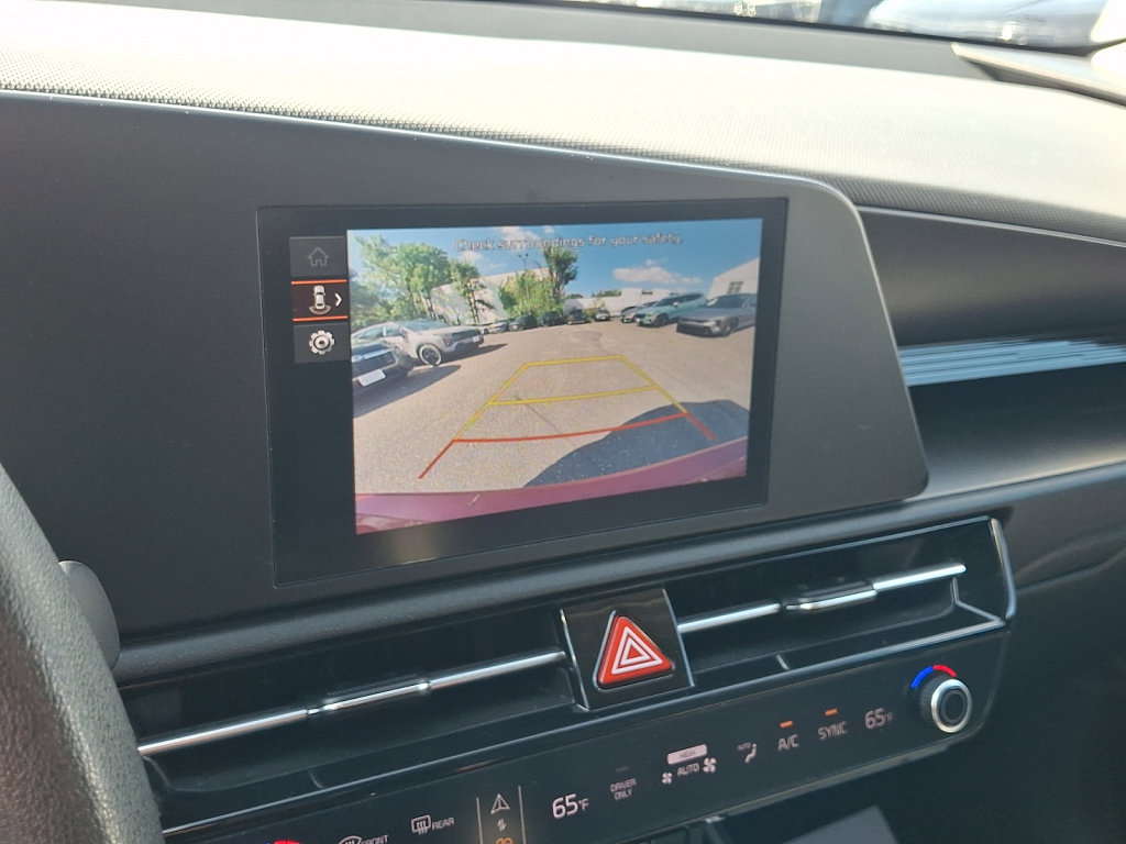 Used 2023 Kia Niro LX FWD image 33