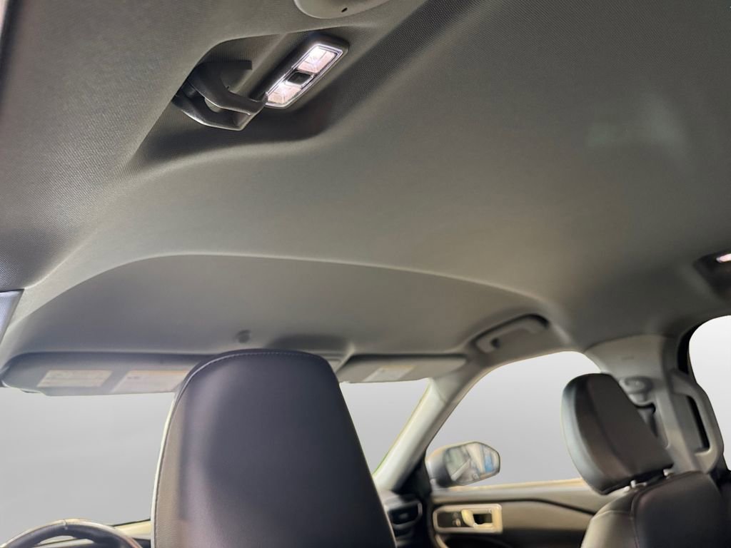 Used 2022 Ford Explorer XLT w/ Equipment Group 202A image 23