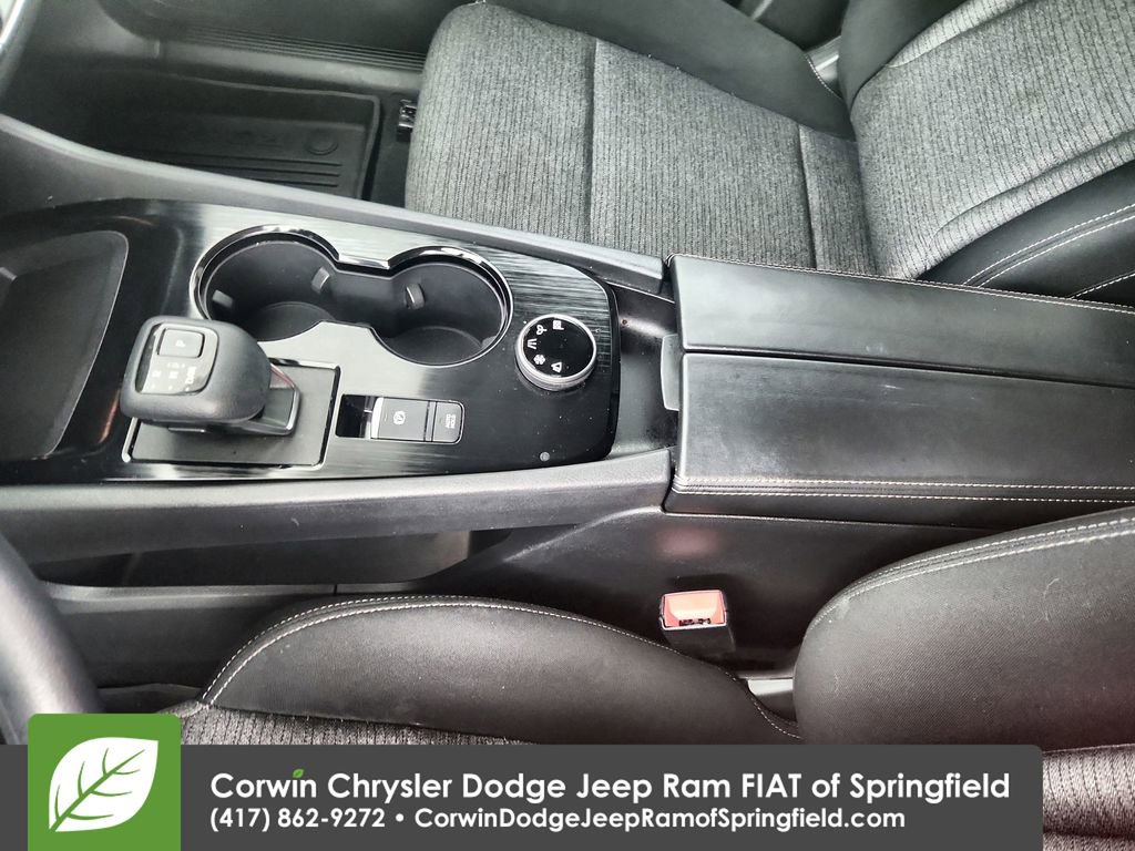 Used 2021 Nissan Rogue SV image 29