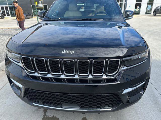 New 2025 Jeep Grand Cherokee Limited w/ Luxury Tech Group II image 12
