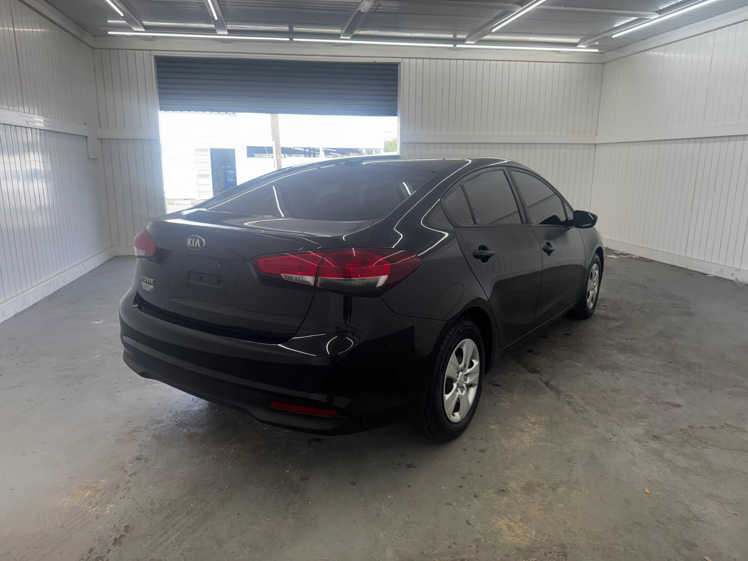 Used 2017 Kia Forte LX FWD image 5