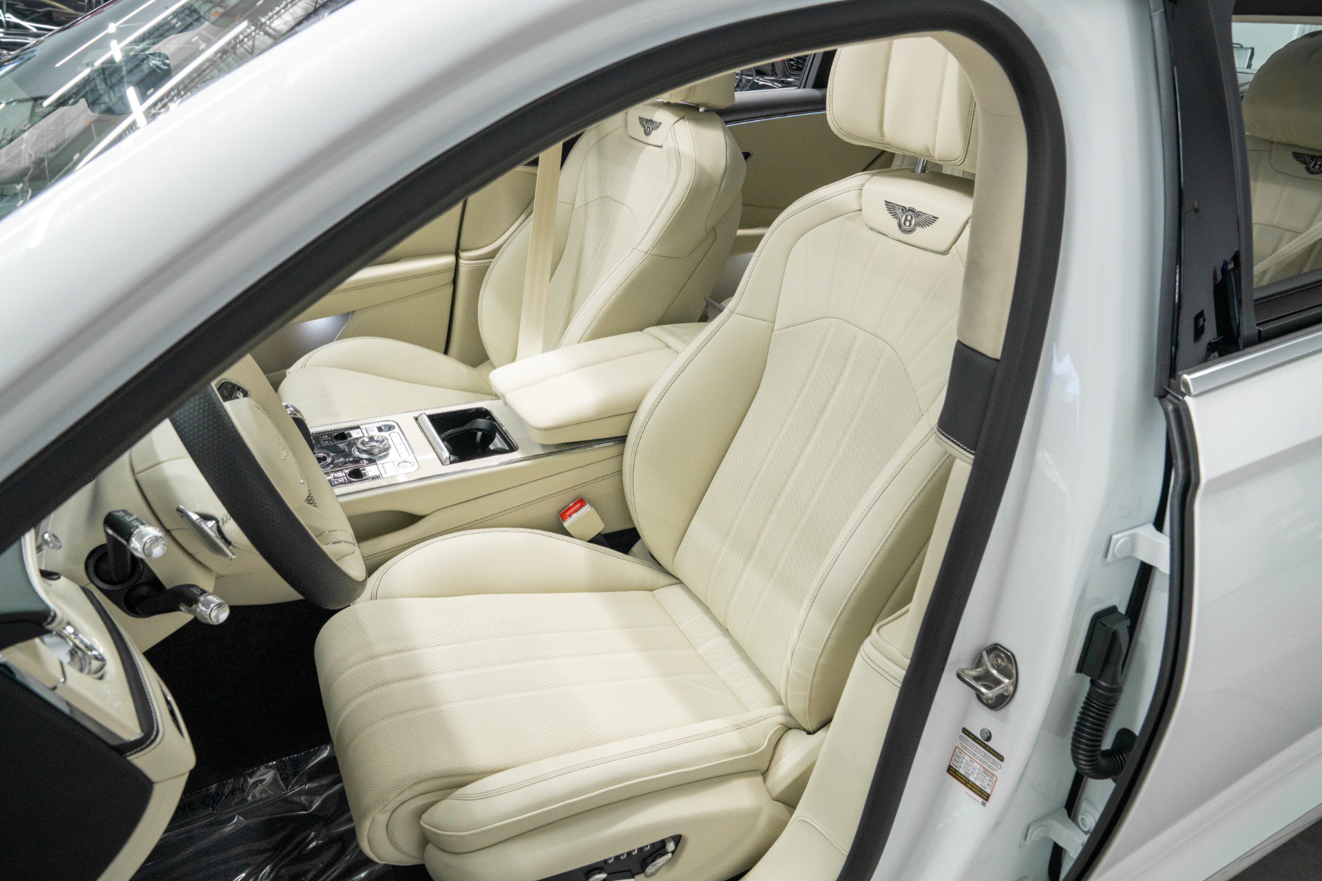 Used 2024 Bentley Flying Spur V8 AWD/4WD image 23