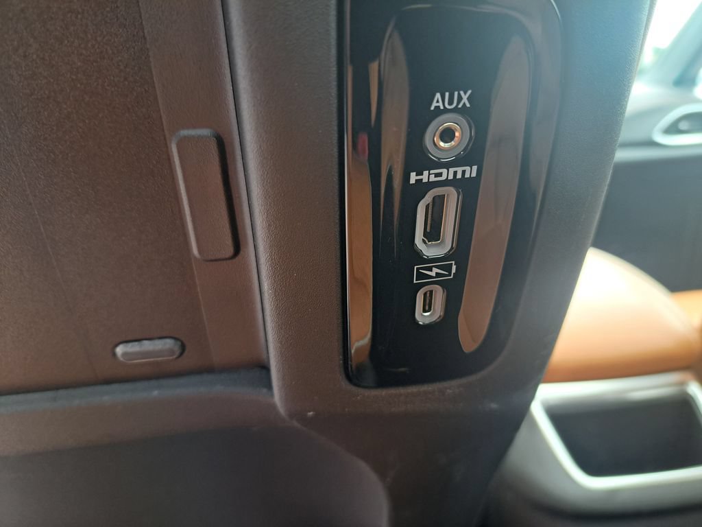 Used 2023 Chrysler Pacifica Pinnacle FWD image 30