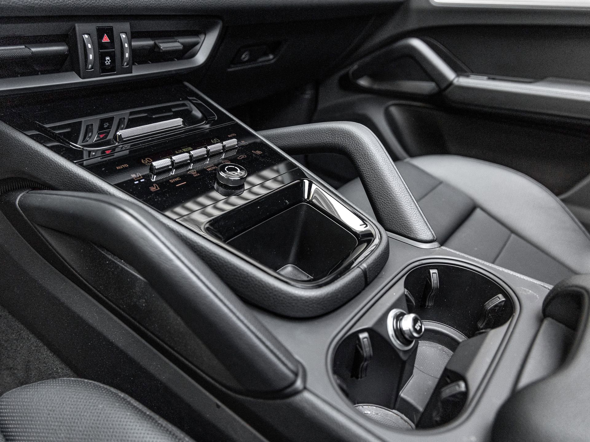 Certified 2025 Porsche Cayenne AWD/4WD image 23