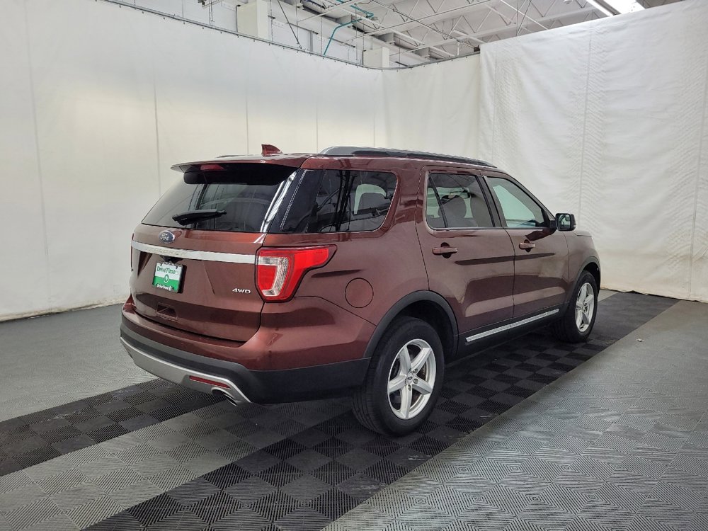 Used 2016 Ford Explorer XLT w/ Equipment Group 202A AWD/4WD image 9