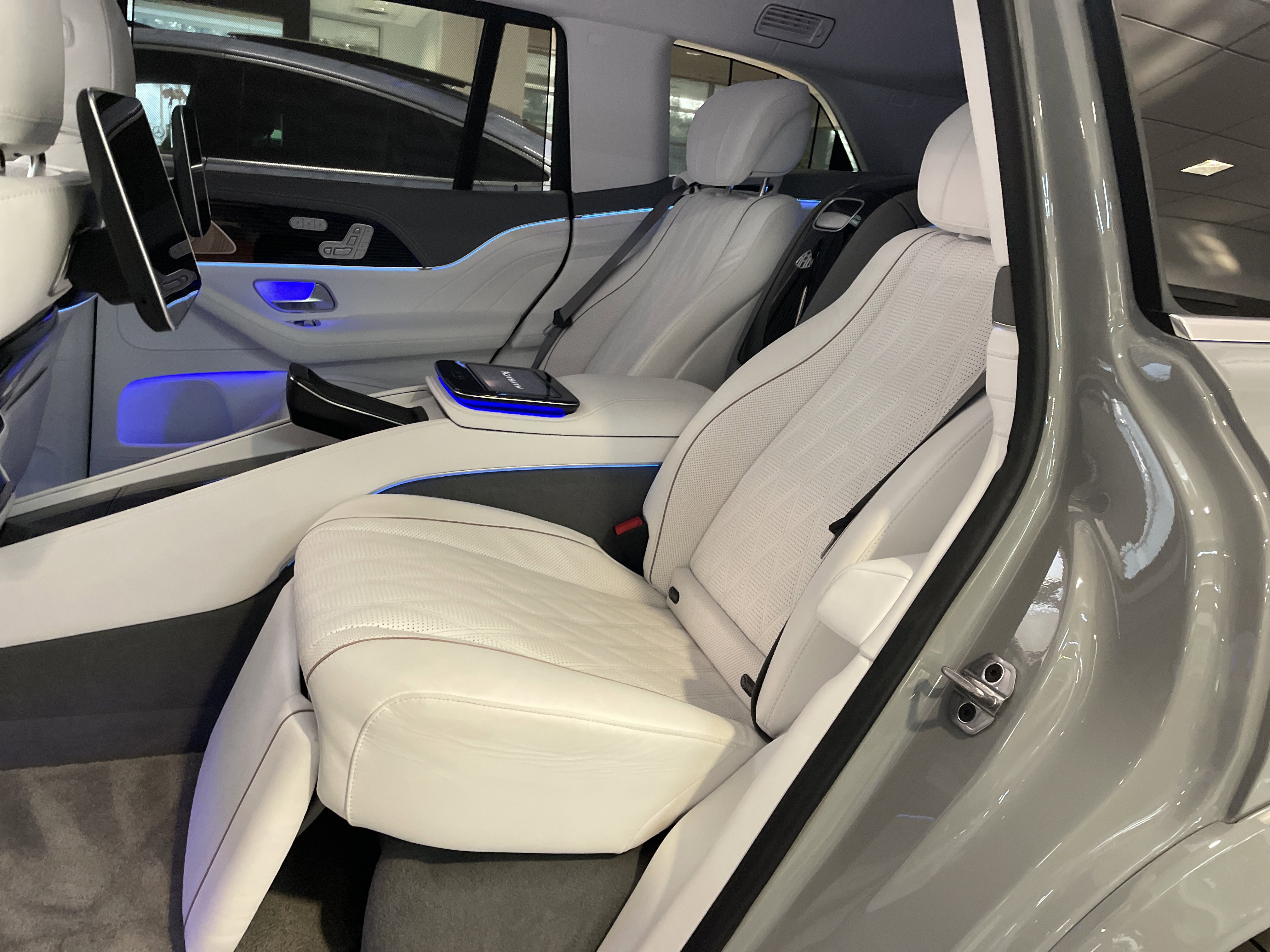 Certified 2025 Mercedes-Benz Maybach GLS 600 4MATIC image 39