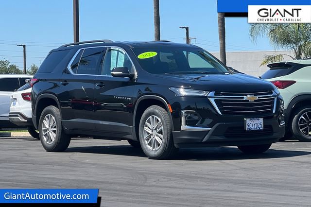 Used 2023 Chevrolet Traverse LT image 1