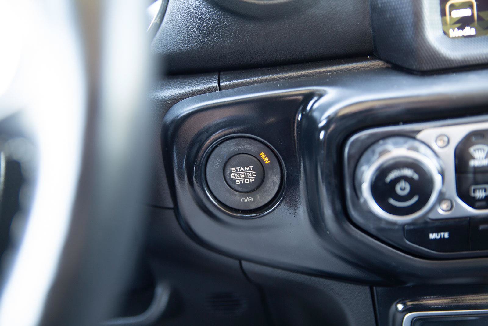 Used 2023 Jeep Wrangler Unlimited Sahara w/ Cold Weather Group AWD/4WD image 13