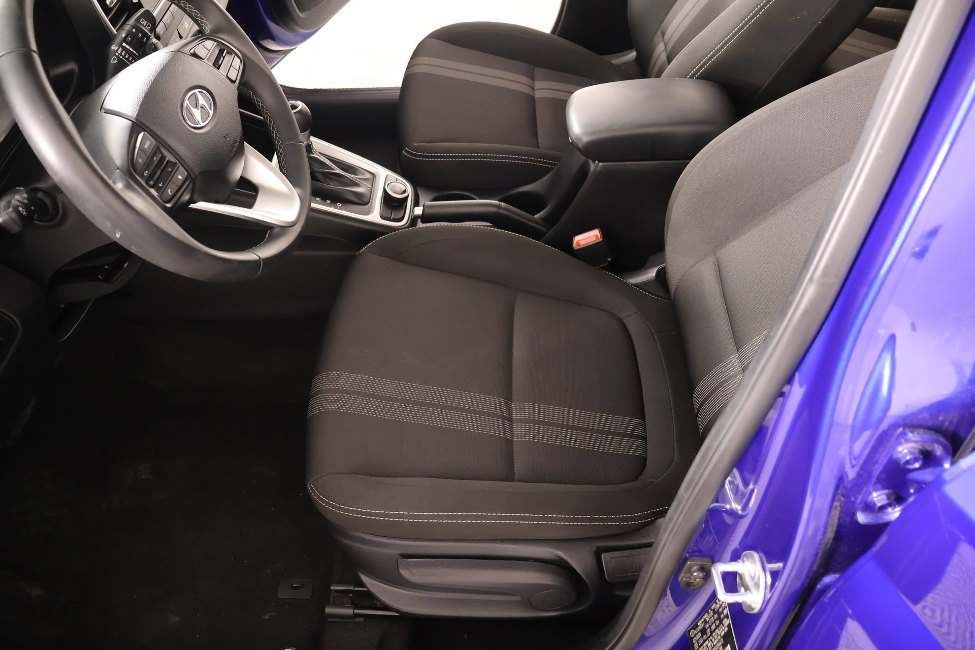 Used 2025 Hyundai Venue SEL FWD image 10