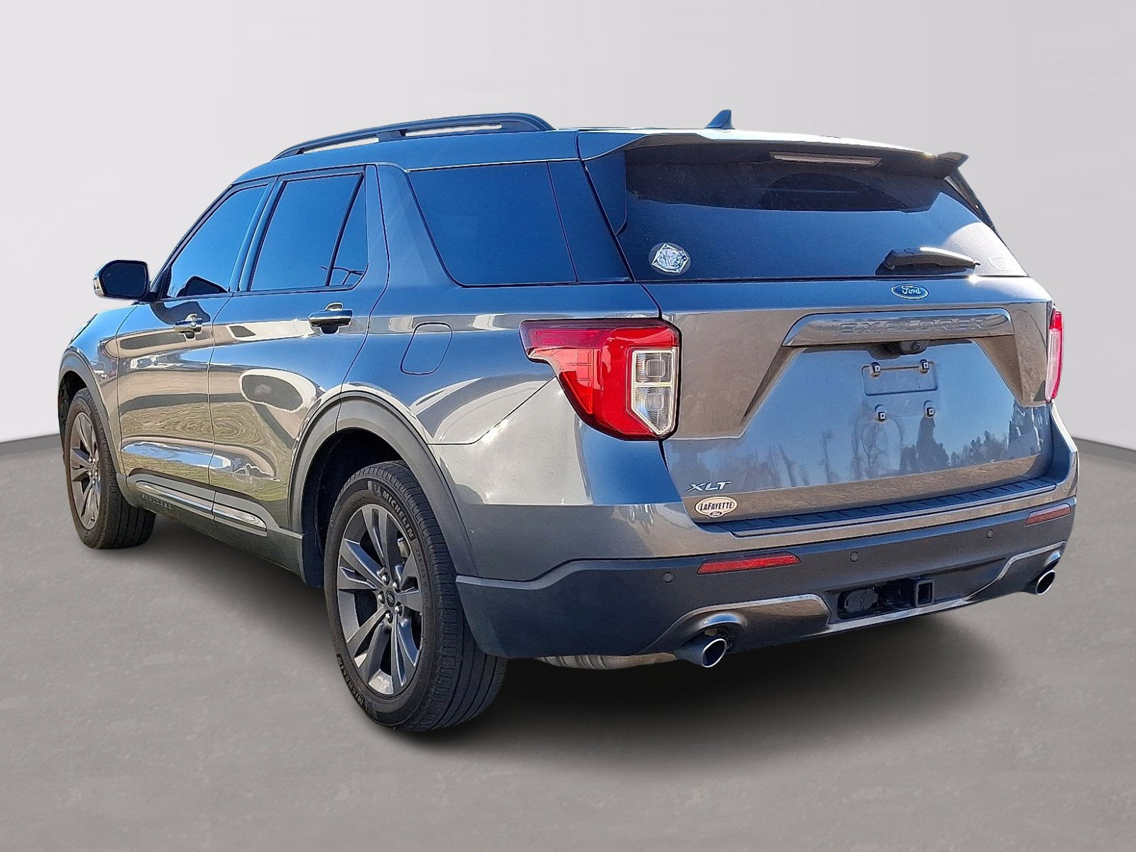 Used 2023 Ford Explorer XLT w/ Equipment Group 202A image 3