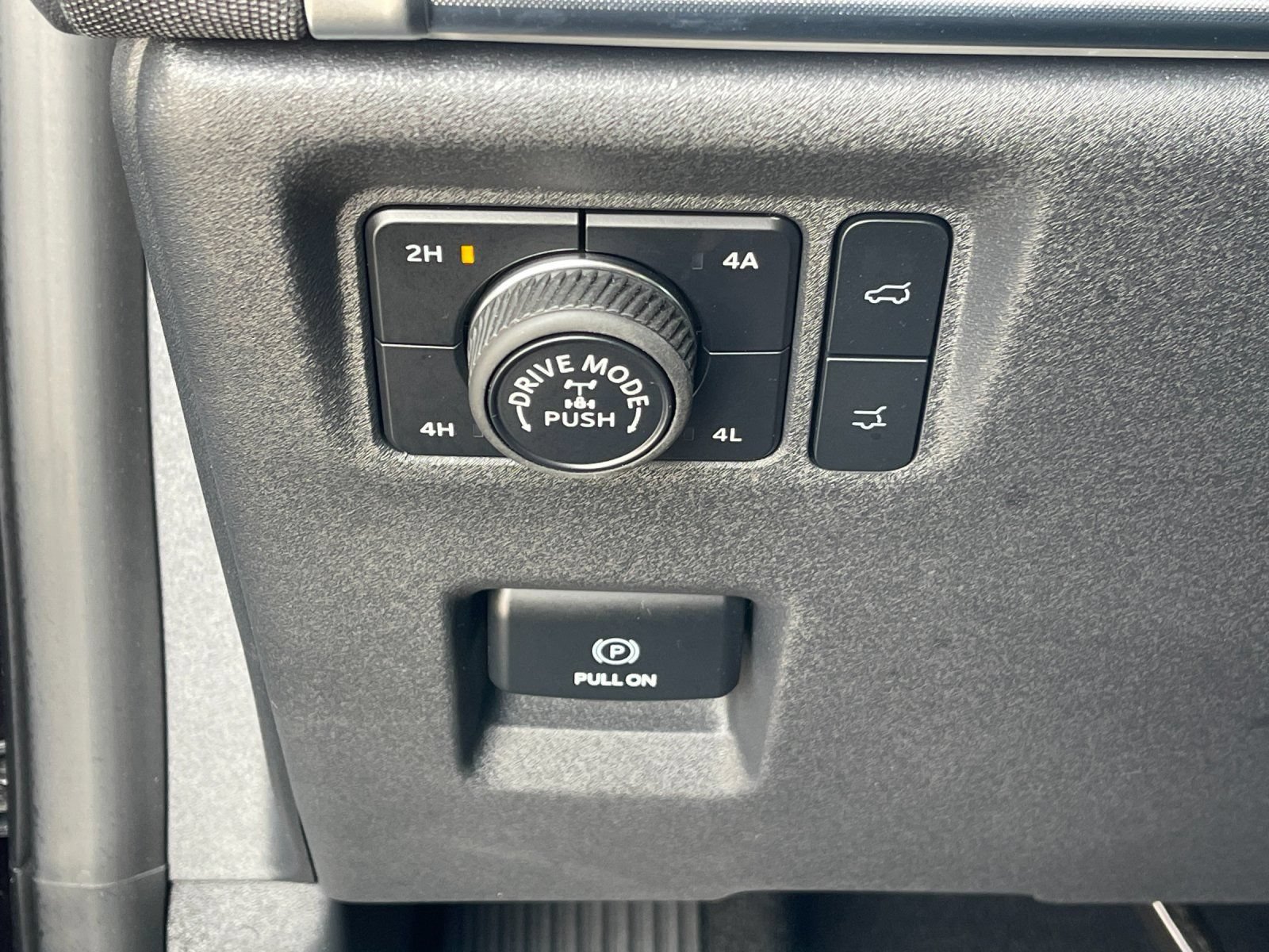 Used 2025 Ford Expedition Tremor AWD/4WD image 32