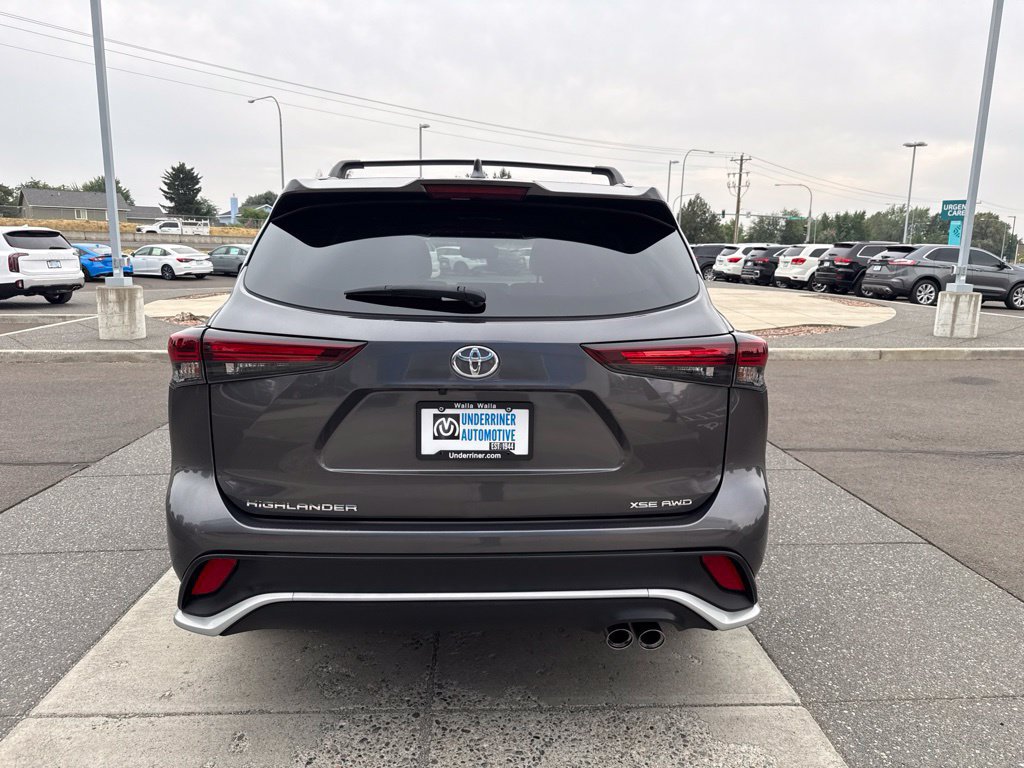 Used 2024 Toyota Highlander XSE AWD/4WD image 6