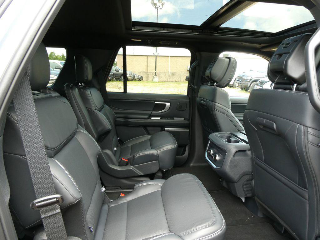 New 2027 Ford Expedition Platinum w/ Stealth Appearance Package AWD/4WD image 13