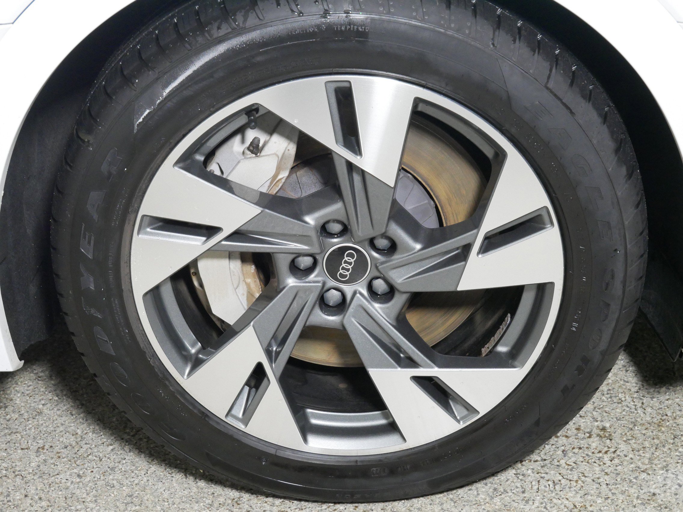 Used 2021 Audi e-tron Premium w/ Towing Package image 15