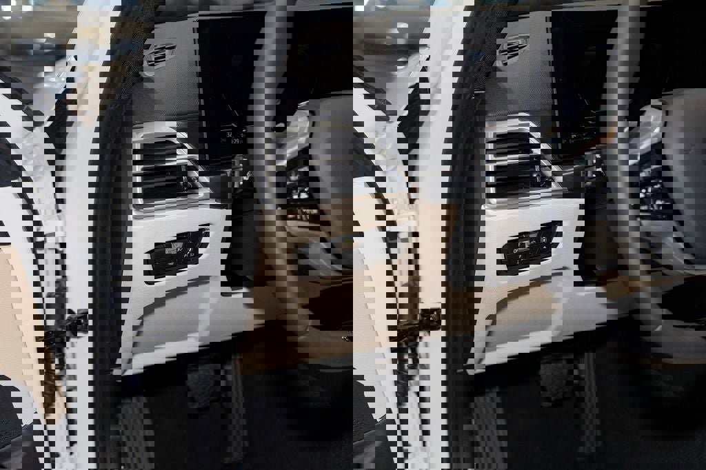 Used 2026 BMW 330i xDrive Sedan w/ Convenience Package image 14