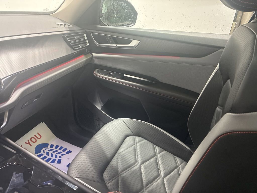 Used 2025 Volkswagen Atlas Peak Edition SE image 13