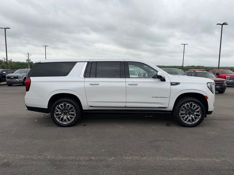 Used 2024 GMC Yukon XL Denali Ultimate image 5