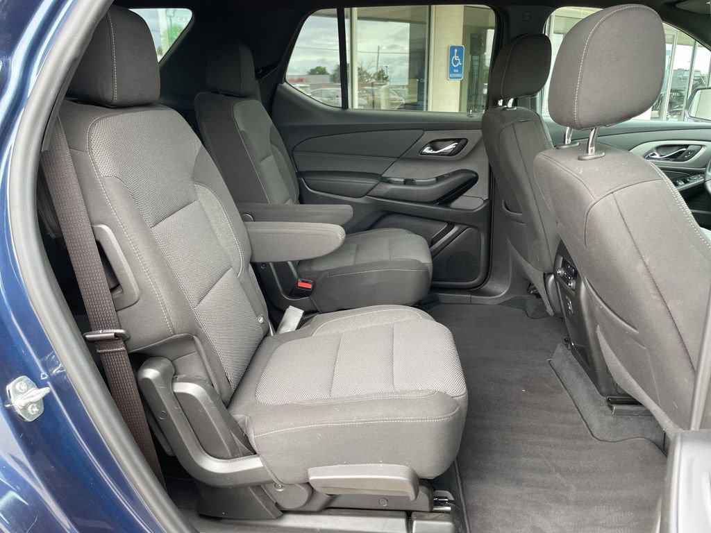 Used 2022 Chevrolet Traverse LT FWD image 25