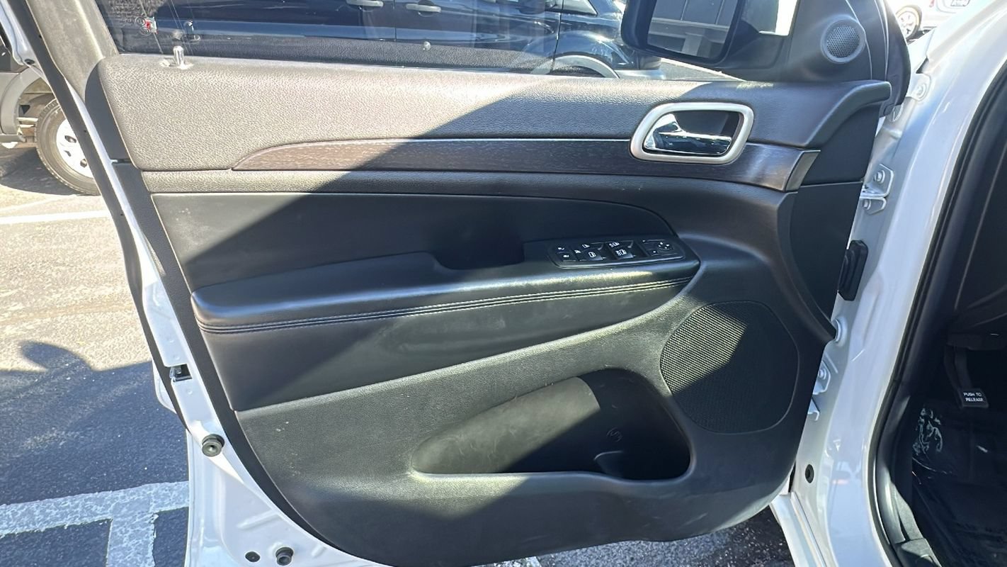 Used 2014 Jeep Grand Cherokee Altitude AWD/4WD image 16