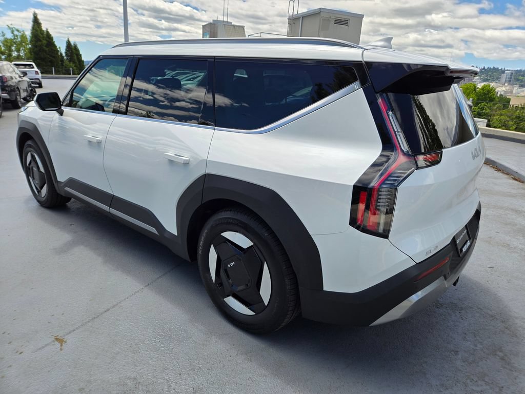 Certified 2024 Kia EV9 Wind AWD/4WD image 5