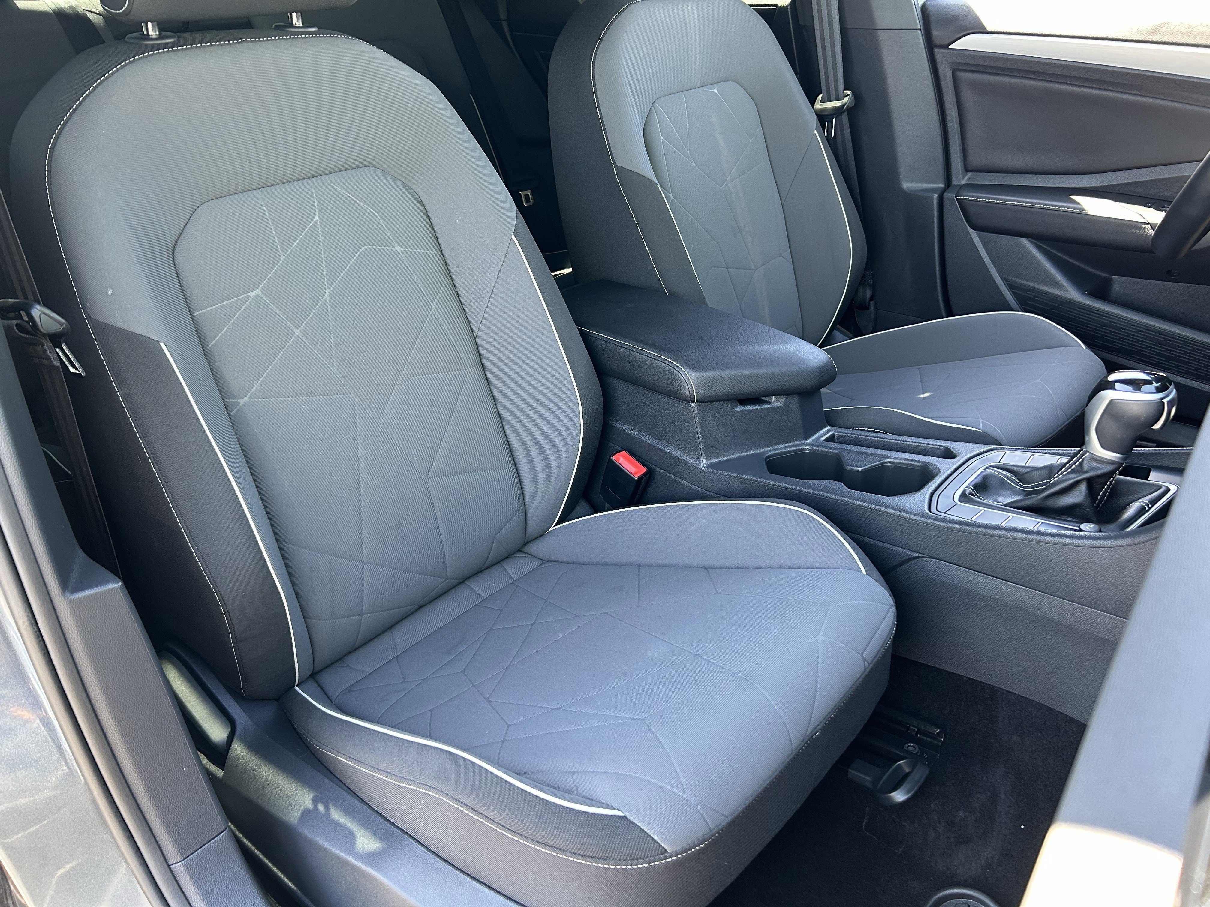 Used 2025 Volkswagen Jetta Sport image 8