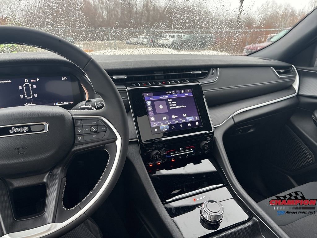 Used 2024 Jeep Grand Cherokee L Laredo image 25