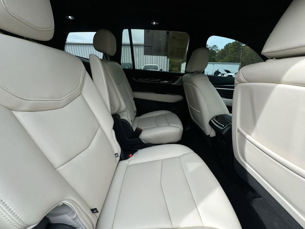 Used 2025 Cadillac XT6 Sport w/ Technology Package image 29