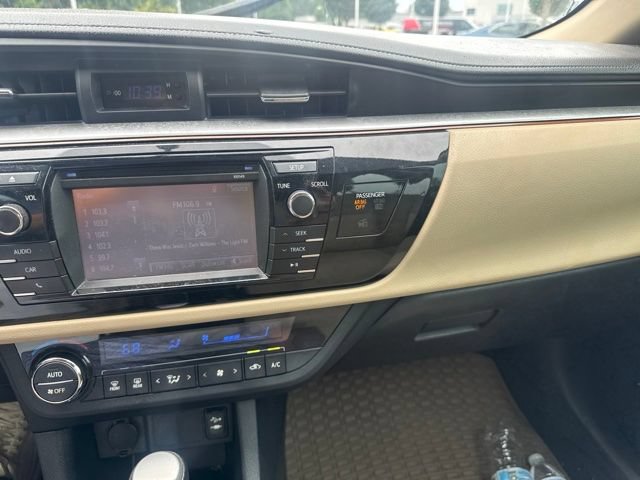 Used 2015 Toyota Corolla LE FWD image 11