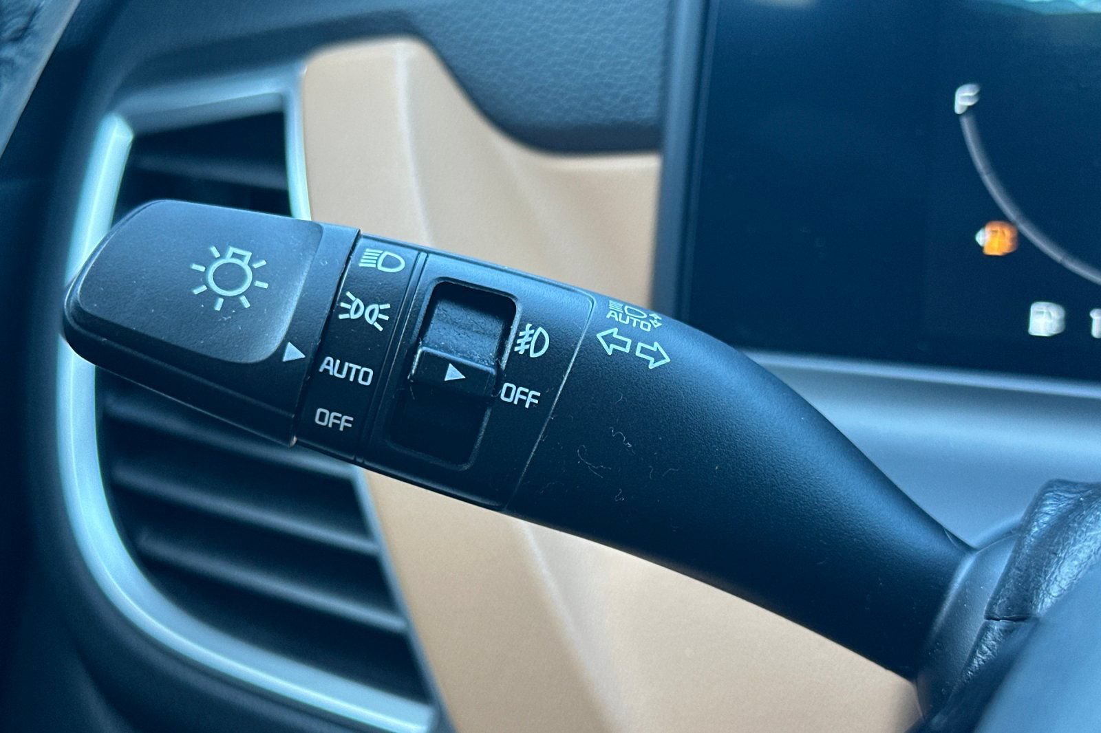 Certified 2024 Kia Seltos EX FWD image 37
