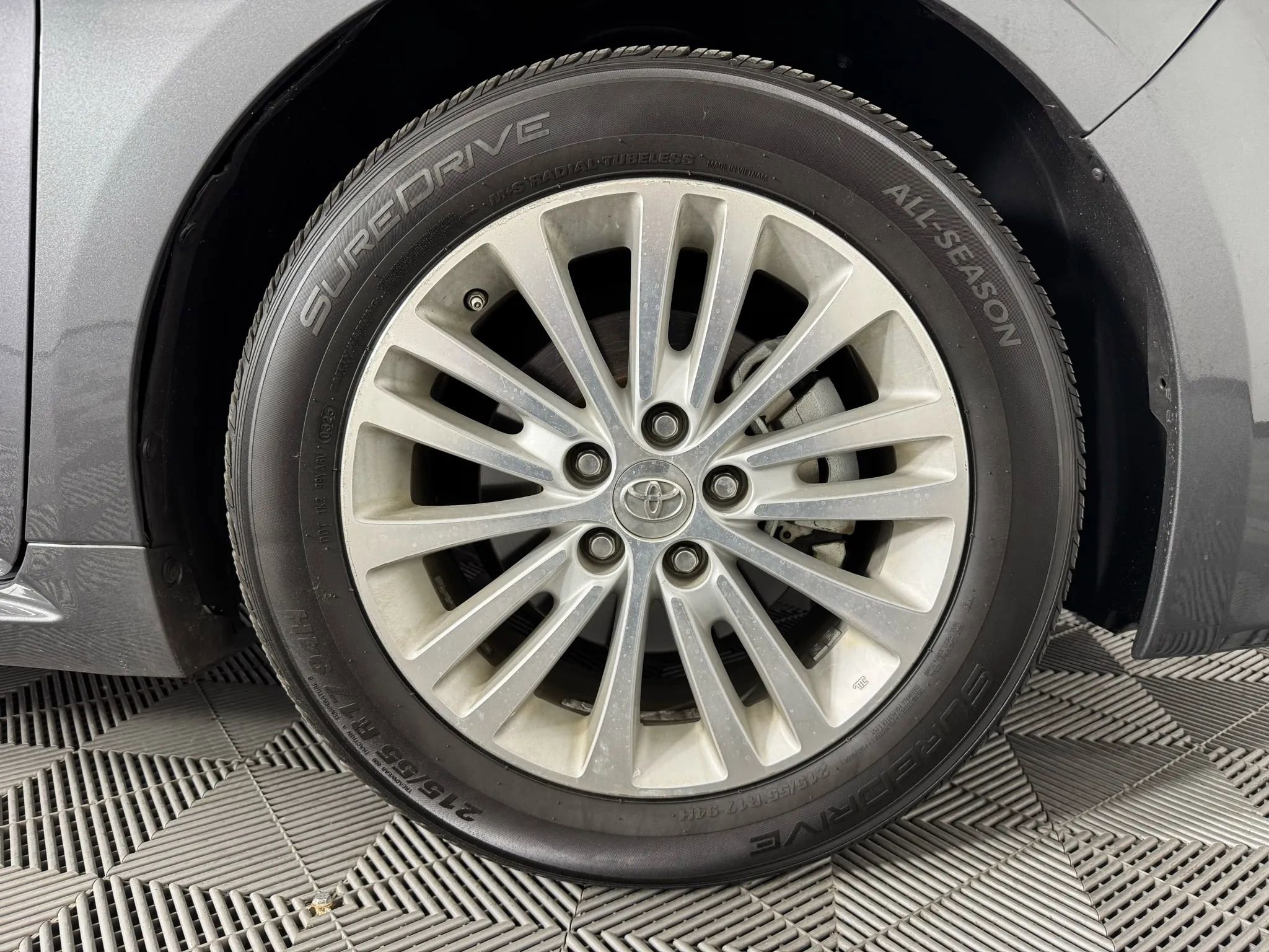 Used 2013 Toyota Avalon Limited image 47