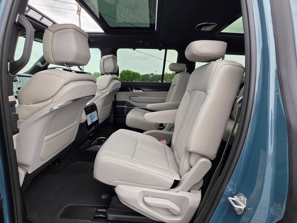 New 2026 Jeep Grand Wagoneer Summit w/ Premium Group III AWD/4WD image 34