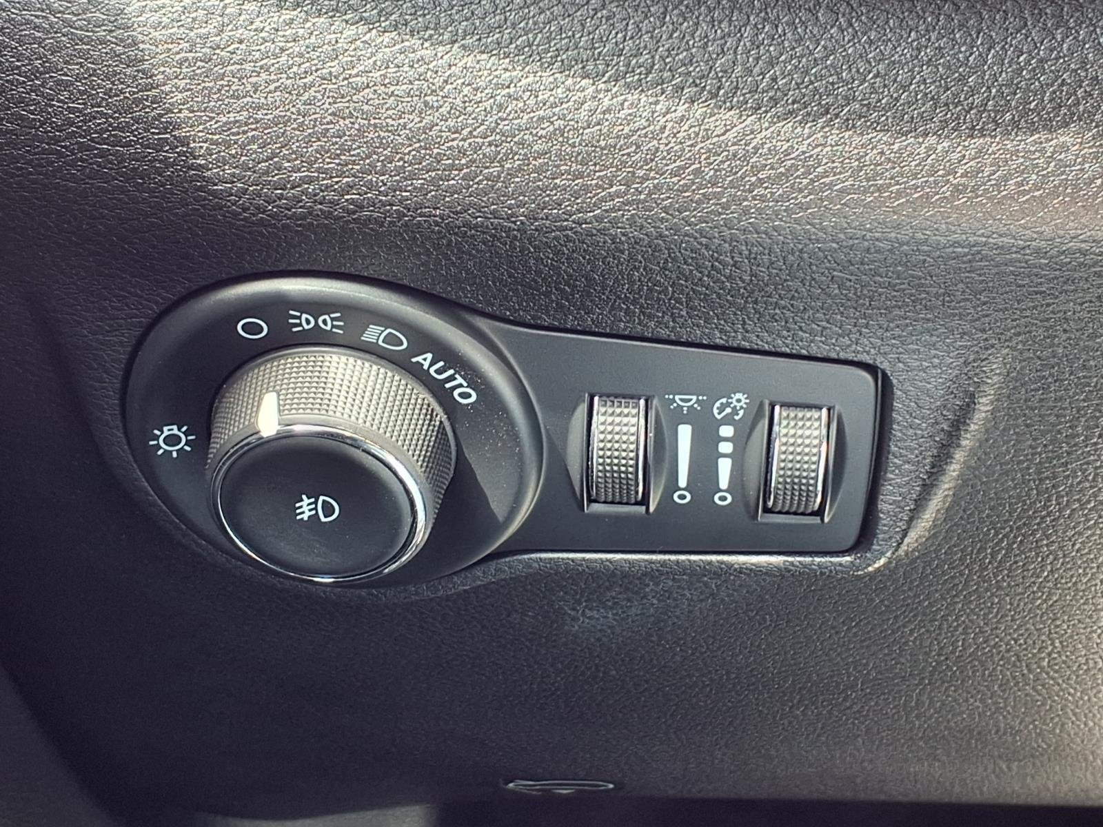 Certified 2024 Jeep Compass Limited AWD/4WD image 17