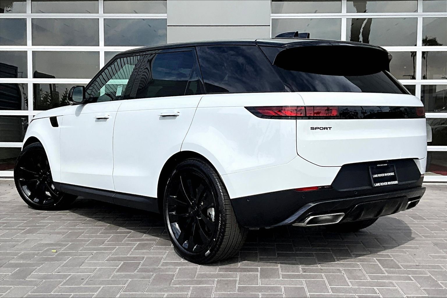 New 2026 Land Rover Range Rover Sport SE image 3