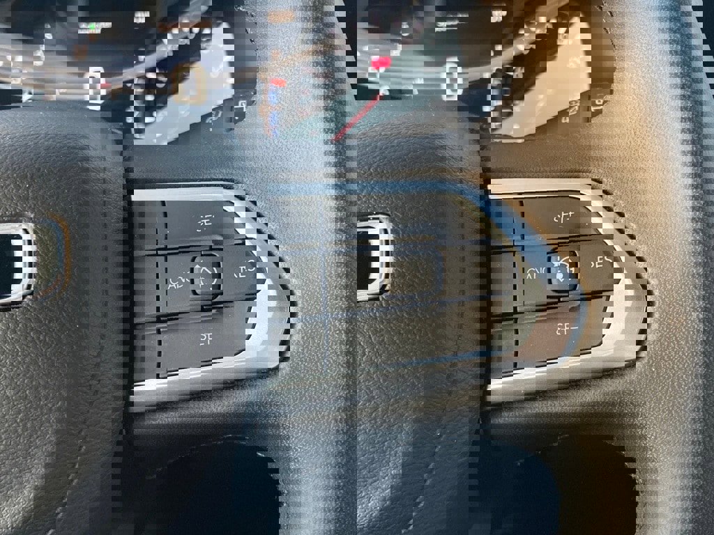 Used 2025 Jeep Compass Latitude image 17