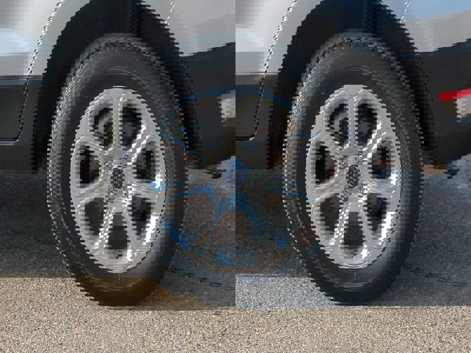 Used 2020 Ford EcoSport SE w/ SE Convenience Package image 14