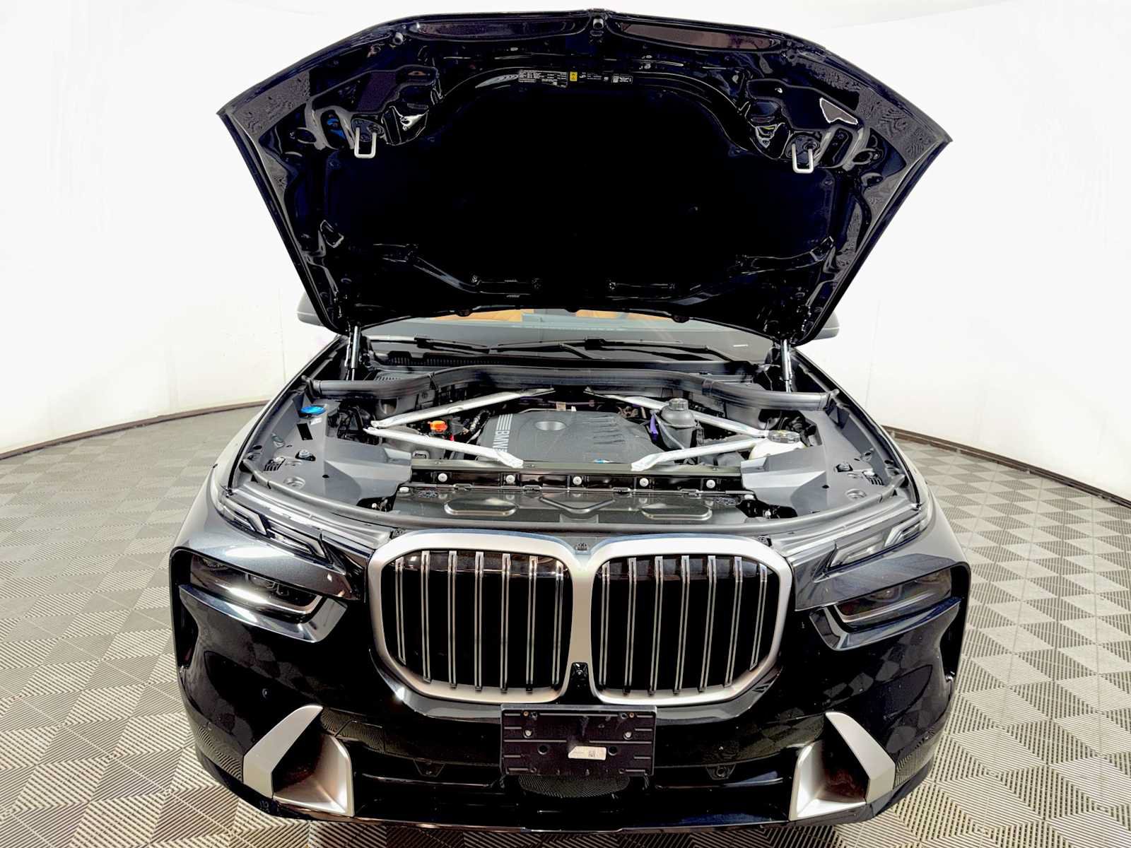 Used 2025 BMW X7 xDrive40i w/ Premium Package AWD/4WD image 32