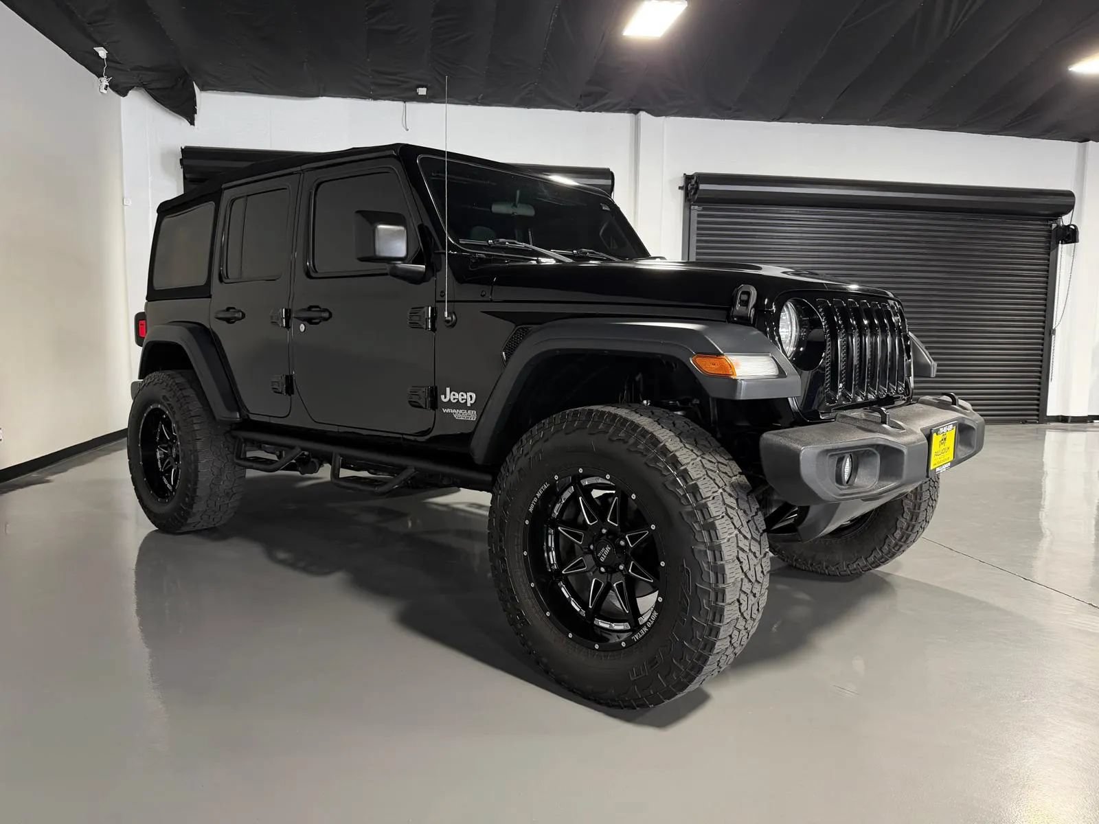 Used 2018 Jeep Wrangler Unlimited Sport S AWD/4WD image 3