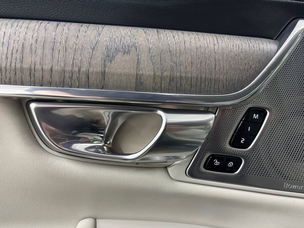 Certified 2025 Volvo S90 B6 Ultra w/ Lounge Package image 12