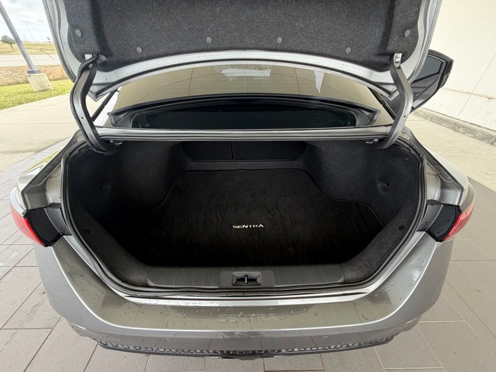 Used 2023 Nissan Sentra SR w/ Midnight Edition Package image 18