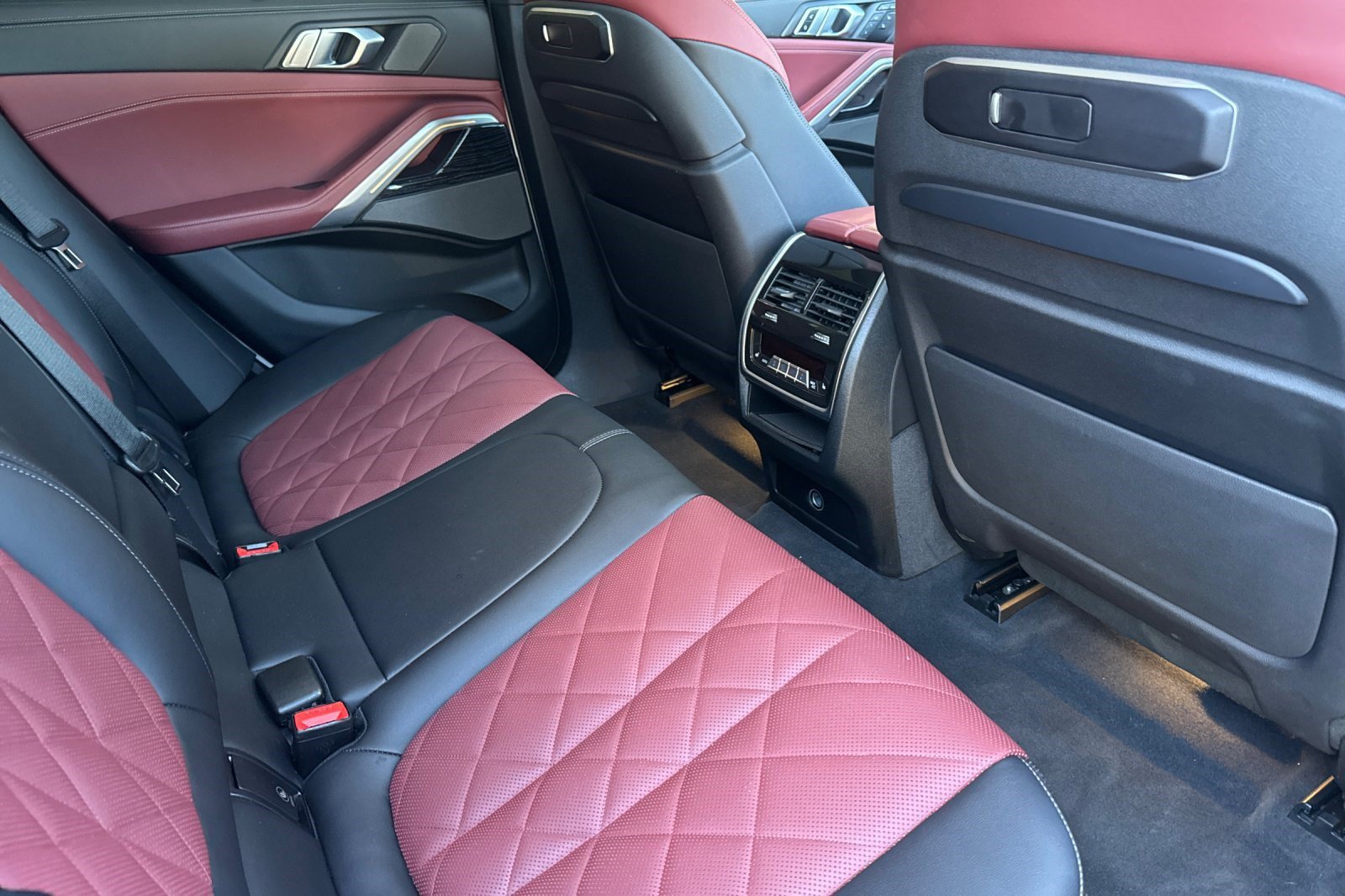 Used 2024 BMW X6 xDrive40i w/ Executive Package AWD/4WD image 31