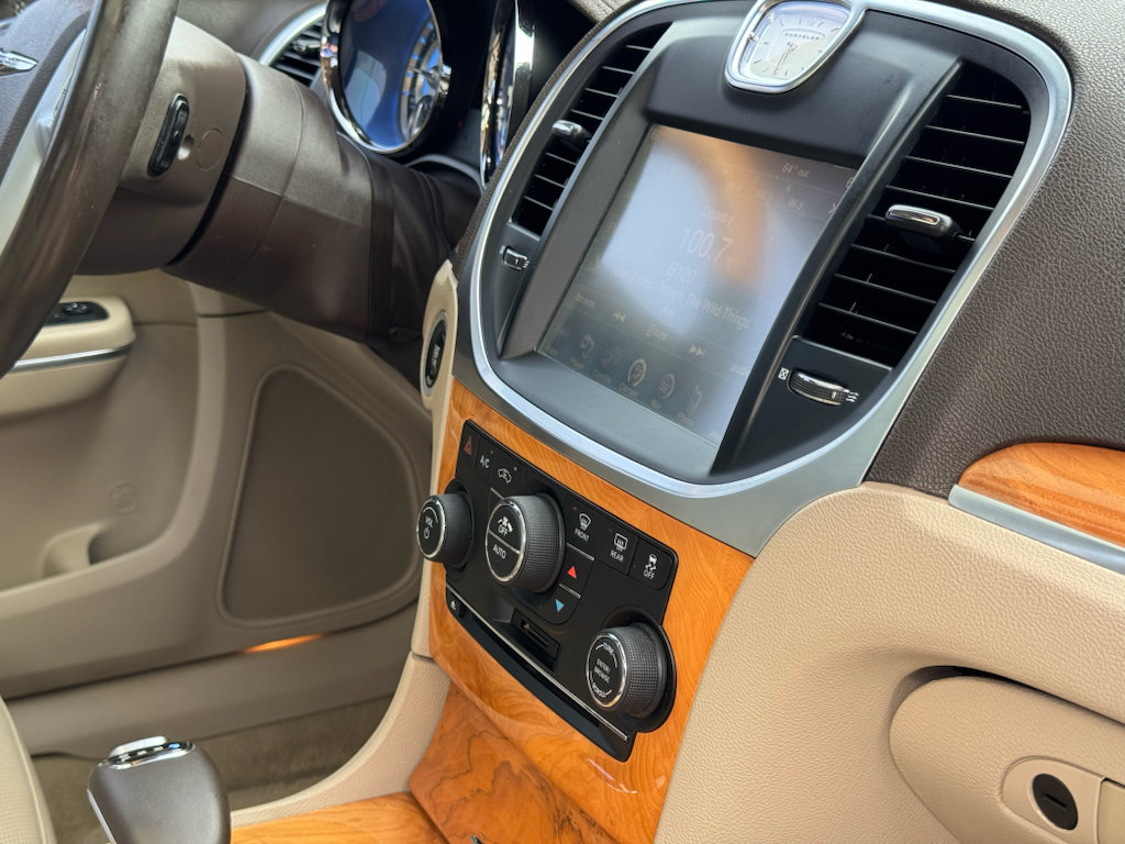 Used 2014 Chrysler 300 C RWD image 14