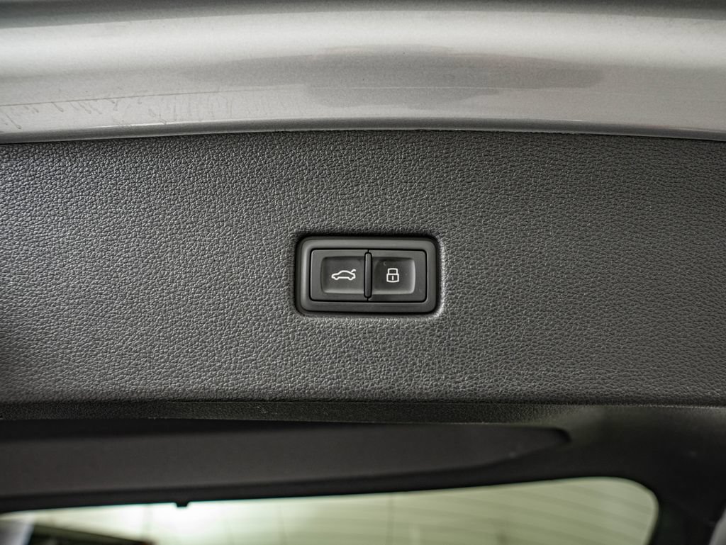 Used 2019 Audi Q8 Prestige AWD/4WD image 39